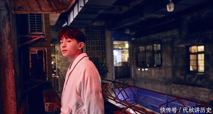 邓伦|杨幂和邓伦因害怕抱在一起引热议,镜头被放大后,网友:超甜!