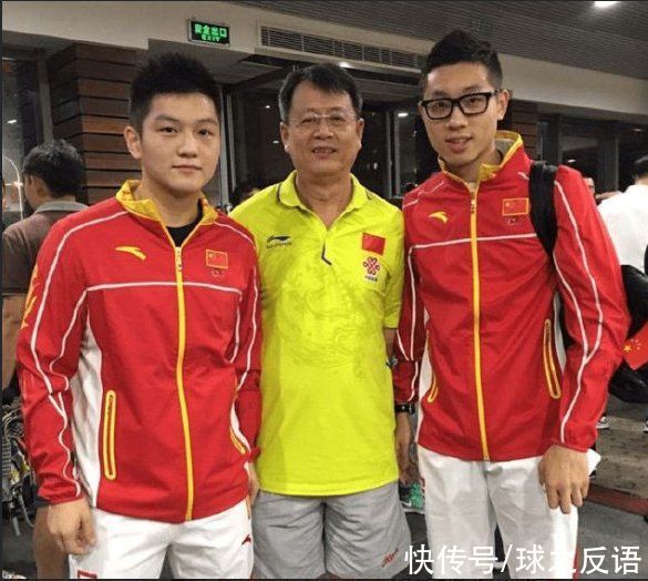 功勋|67岁国乒功勋恭贺樊振东！不提爱徒张宇，带着儿子张本智和打中国