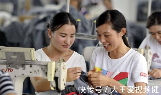 内幕|实体店一件衣服卖500元，网上却卖几十块业内人告诉你“内幕”