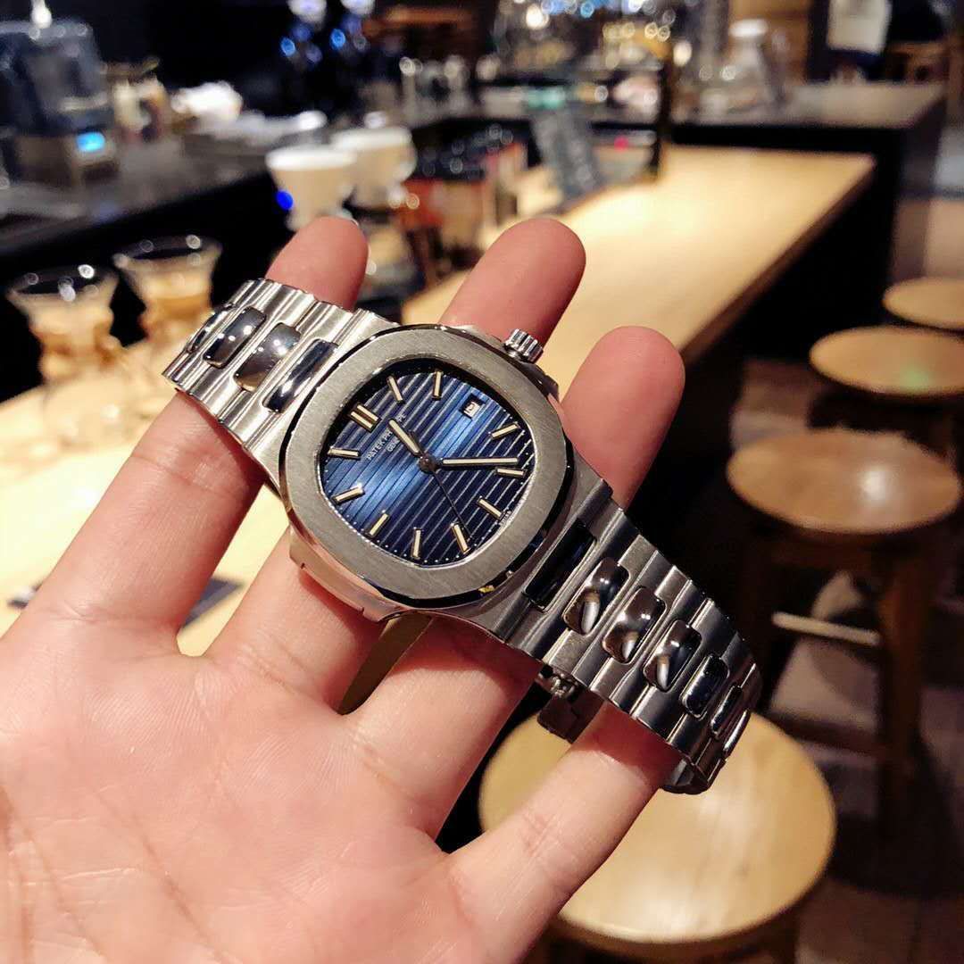 辉哥@将表王百达翡丽戴在手上是什么感觉?我飘了