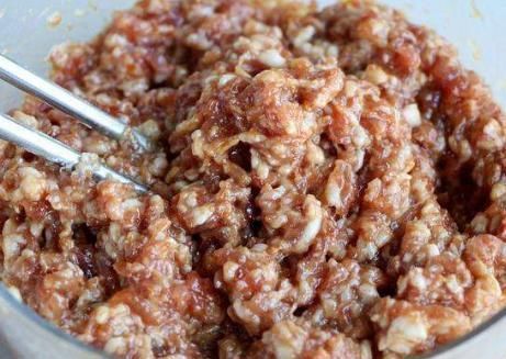 饺子馅想要鲜还流油有人放油有人加鸡蛋,教你正确做法,鲜又香