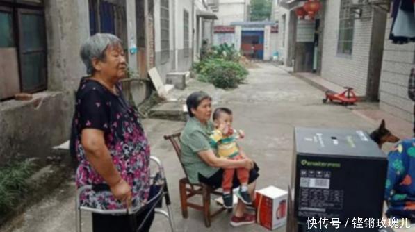 “新型啃老族”悄然而至,多数父母却不以为然,觉得是儿女的孝顺