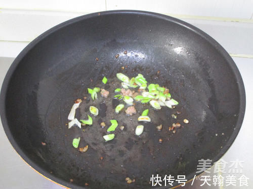 白萝卜|它是肺部的“大救星”,润解咽喉,清肺排毒,吸烟人士得要多吃!