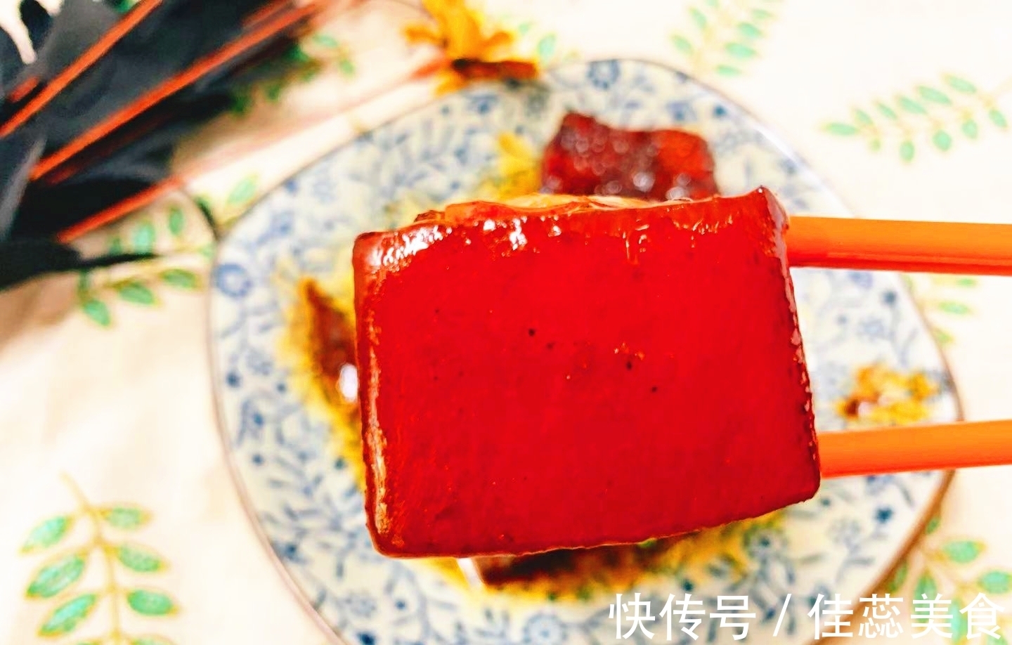 做红烧肉时,用冰糖还是白糖?多数人不懂,难怪肉不香不红还发黑