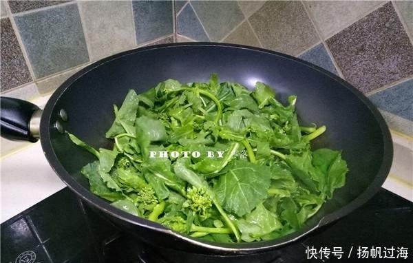 天冷了，大鱼大肉都比不上这菜，4块钱一大捆，上桌就吃光