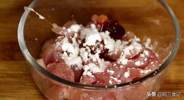 调味料|香菇跟四季豆这么搭配,简单一做,美味解馋又下饭,全家都抢着吃