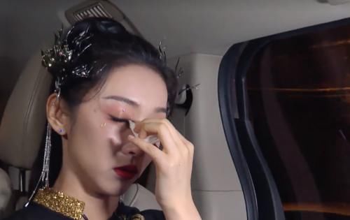 《浪姐2》宣璐淘汰哭到掉妆，节目组却故意怼脸拍，她用一招轻松救场