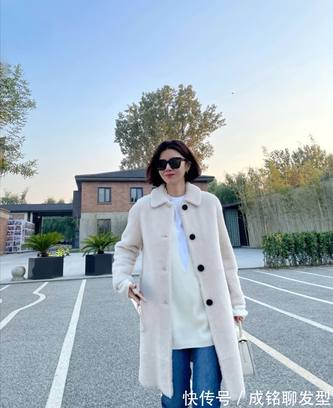 长大衣 不用刻意装嫩扮少女,这些四十岁+女人的穿搭好看又高级,超有范