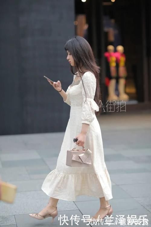 穿衣风格|街拍亮色搭配时尚又好看,同色穿搭打造极简舒适美