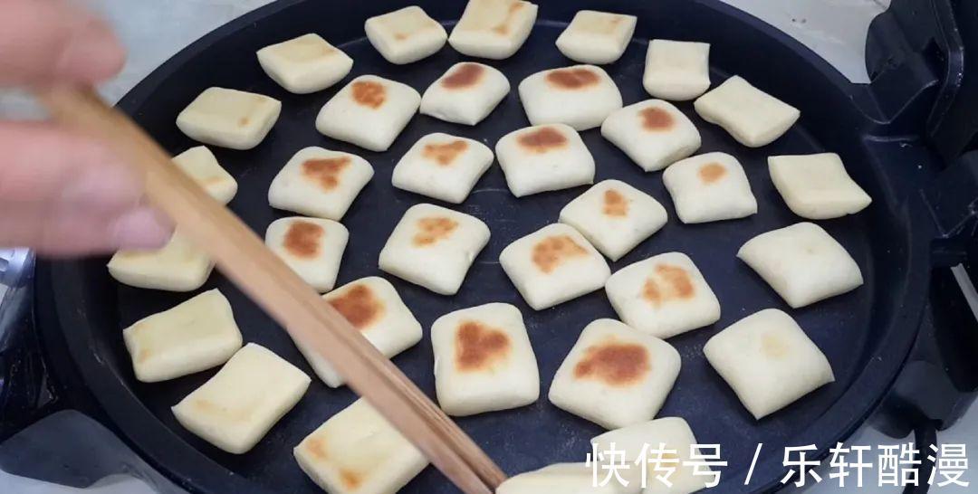 面粉|3个鸡蛋，1斤面粉，大刀一切，松软香甜不刷油，我家一周吃五次