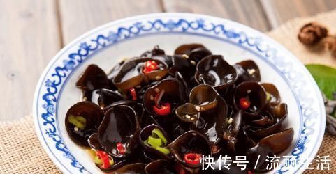 降脂|黑木耳是降脂、防血栓高手!但医生说:这几类人一口也不要吃