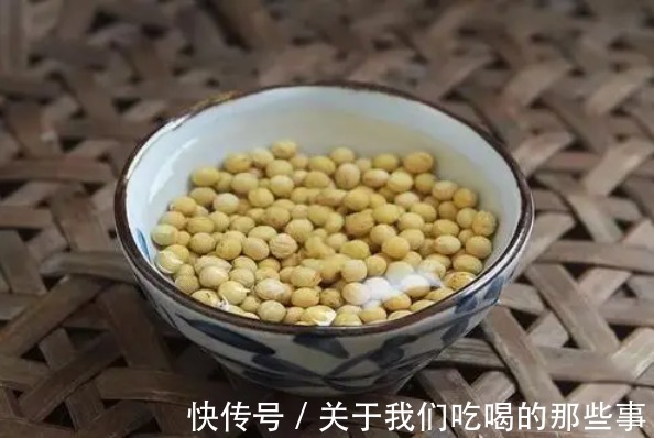 自制|自制豆浆,豆子泡后别直接打,先做1步,豆浆细腻无渣,香浓顺滑