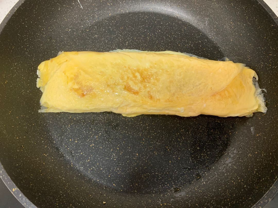 4个鸡蛋,半杯牛奶,教你做奶香浓郁,一口就爆浆厚蛋烧