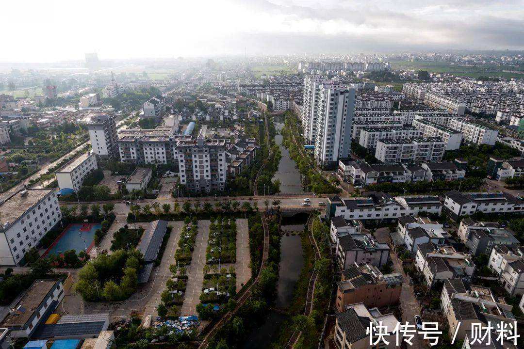 买房|县城买房和农村盖房,10年后,哪种选择才是正确的?答案已清晰