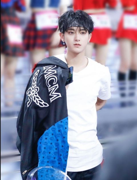 王一博又没拒绝黄子韬，《创造101》后再次被“诓骗”，粉丝：嗑到了