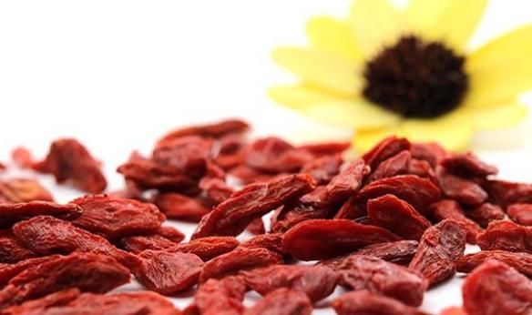 枸杞水中加1物，堅持喝，排毒祛濕，趕走“贅肉”！