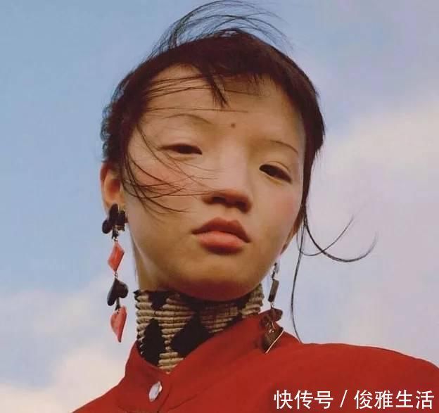 让眼睛“越来越小”的3行为，00后已成习惯，难怪会变“一线天”