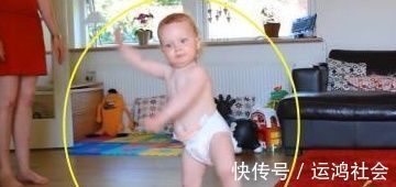 妈妈|2岁宝宝突然听见妈妈放音乐,接下来的画面,全家都乐了