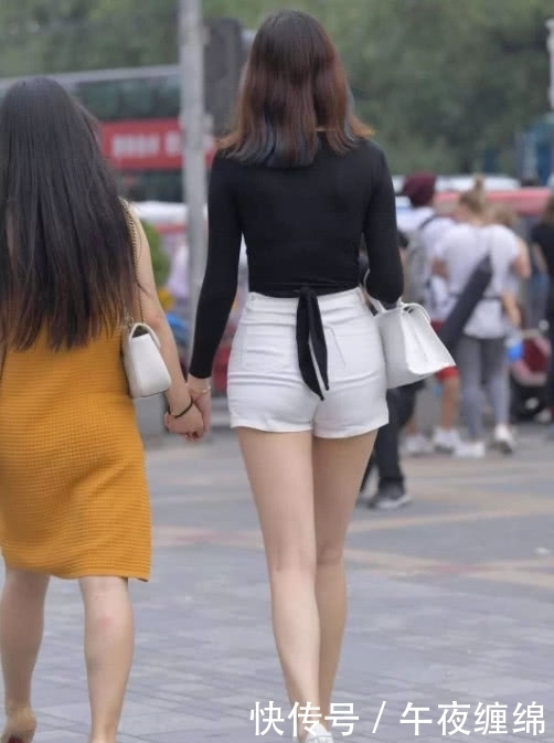 街拍美女:一米八的小姐姐,这双腿完美