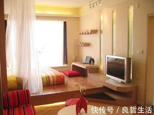 卧室|越来越多人不再买卧室床了，现在流行这样设计，省了几千块买床钱