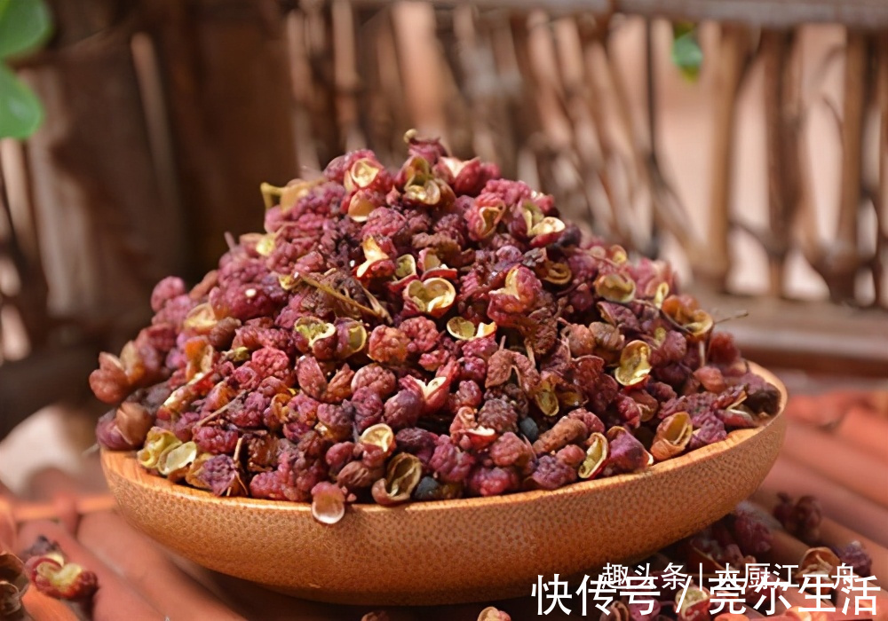 小窍门|炖猪蹄时,牢记“3不放”的小窍门,猪蹄Q弹软烂,好吃不油腻