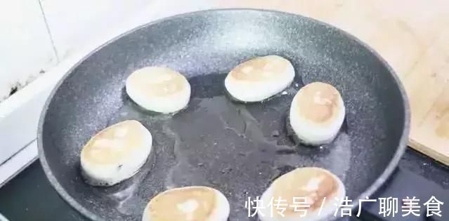 糯米粉最好吃的做法，开水一烫，大刀一切，全家人都有爱吃