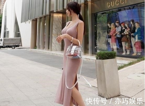 连衣裙 气质女神搭配合身剪裁的连衣裙,显得分外迷人