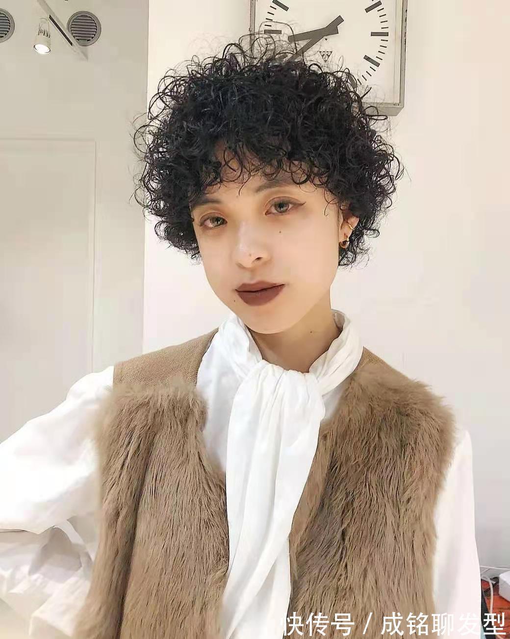 发型|发量少的女人尽量别留这三种发型,显老又土气,这五款减龄又洋气