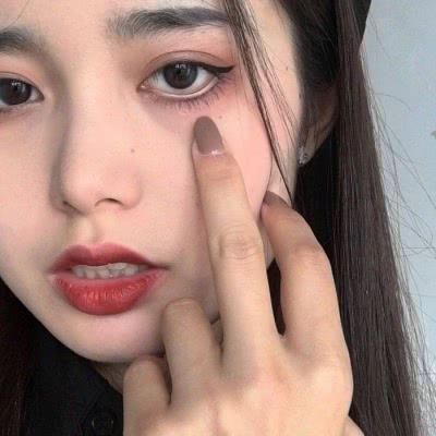 轻松|女生若想拥有“卡姿兰大眼睛”,可以坚持这3习惯,轻松逆袭成校花
