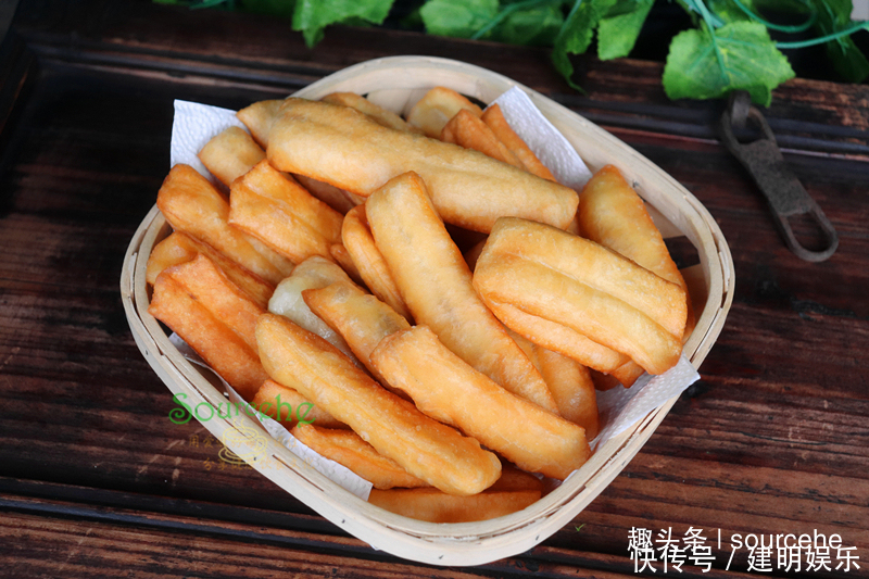 油条新做法,比油饼还简单,酥酥脆脆越吃越香,放5天不回软