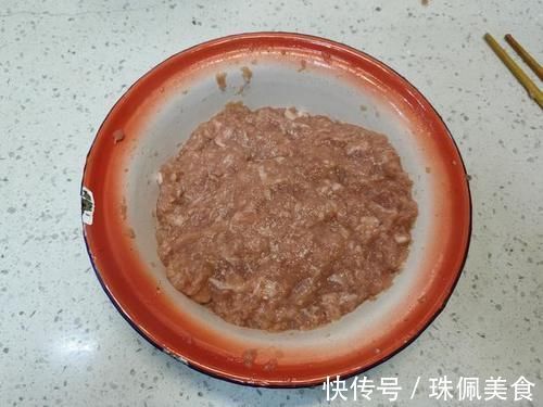 丸子|炸丸子想要外酥里嫩，有人加淀粉、有人加面粉，教你正确做法