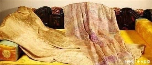 裹尸|孙殿英当年随手扔下的裹尸布,被他花9万买走,如今竟拍出1.3亿天价