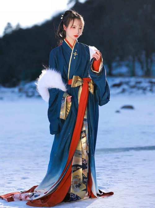 血衣|双风格“血衣”汉服引众人争议，这究竟是“汉服”还是“和服”？