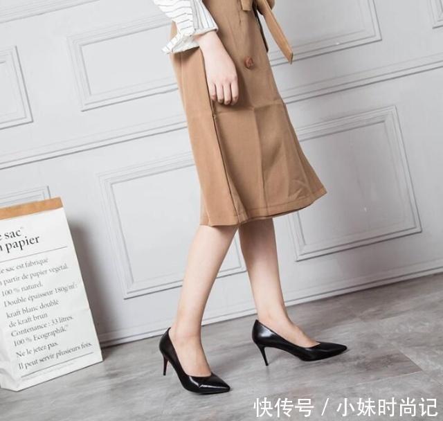  设计|小巧的尖头高跟鞋，浅口的造型设计，展现女性优雅气质