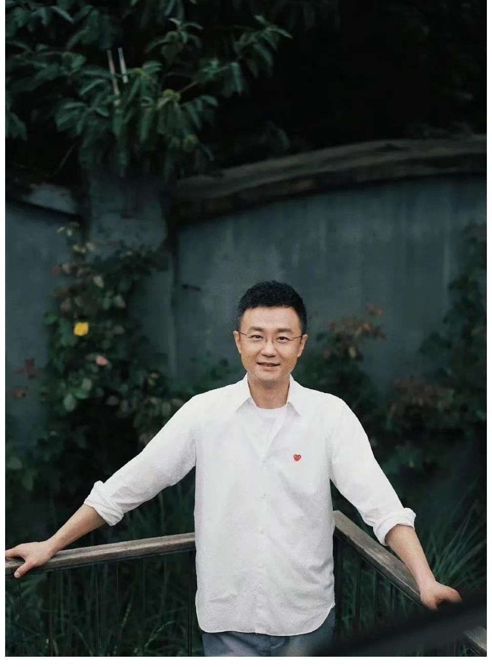 27分25秒!昨晚刚强的决议口播零失误,一人扛下正常联播时长!