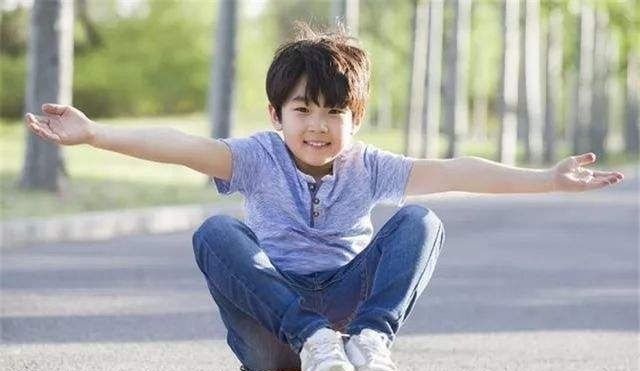 特征|孩子出现这4个特征,多半是被宠坏的迹象,很多父母却不以为然