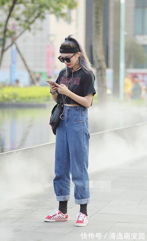 搭配 小姐姐这身搭配真是很有特点,满满的青春美