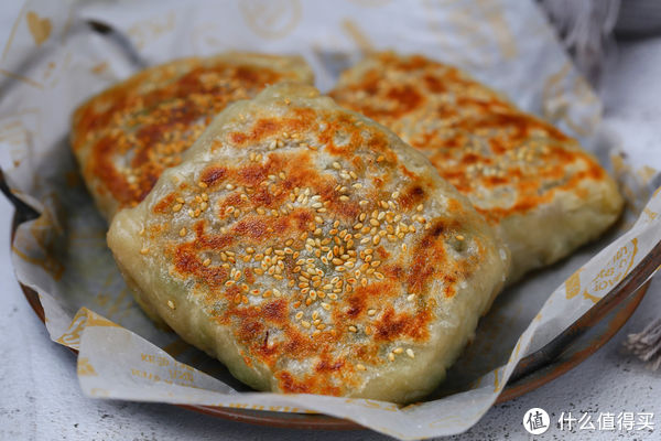 手抓饼又有新吃法，做成香酥美味的牛肉饼，用料十足一个就管饱！