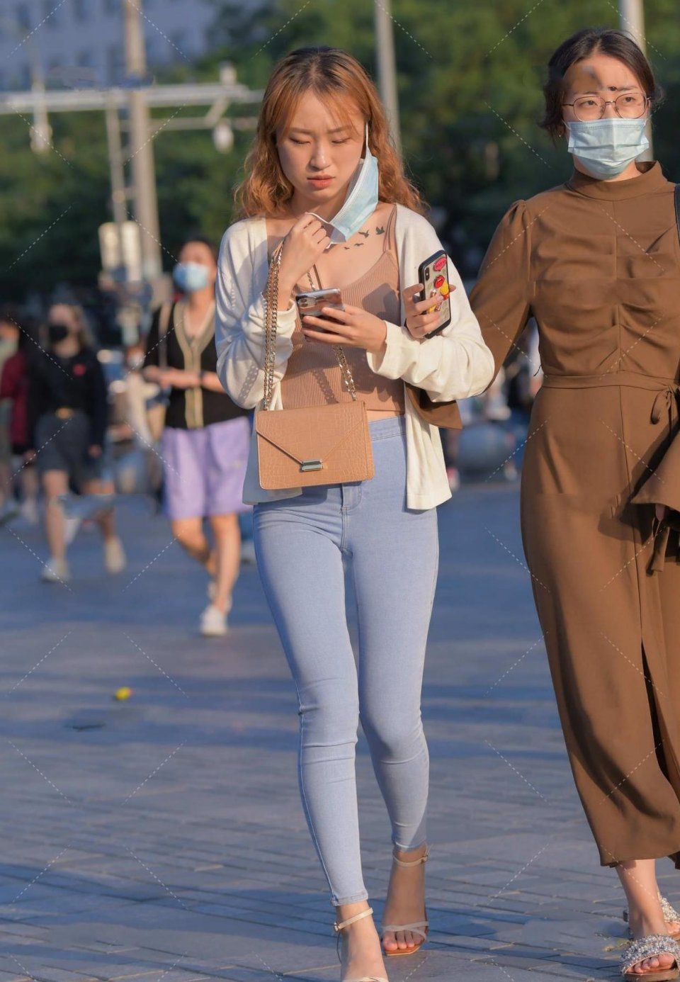 外衣|美女街拍:贵妇真会“过日子”,要是我老婆,这辈子我一定会好好对待她