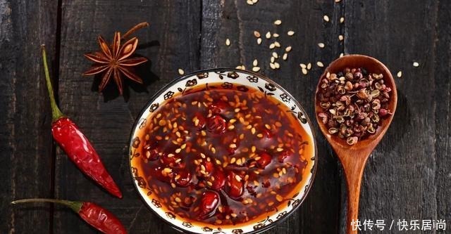 重庆人永远吃不腻的不是辣子鸡,而是水煮三国中的这个“温柔将”