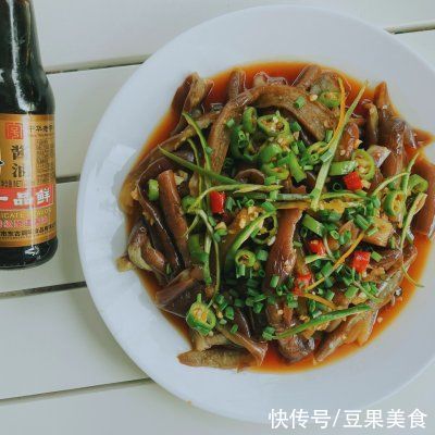 小葱|#不容错过的鲜美滋味#手撕茄子