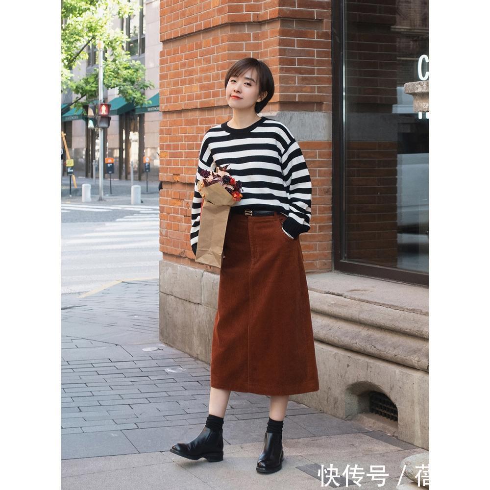 风衣|秋天建议30+女性多穿“半身裙”,搭配毛衣、风衣,优雅又显气质