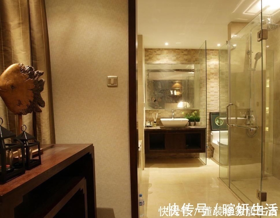 木头|淋浴房贴瓷砖早过时了，如今这样装修才实用，有钱人一看就喜欢