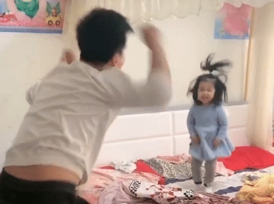 惊雷|“老虎不在家,猴子称霸王”老爸带娃“惊雷”现场,午夜的狂欢