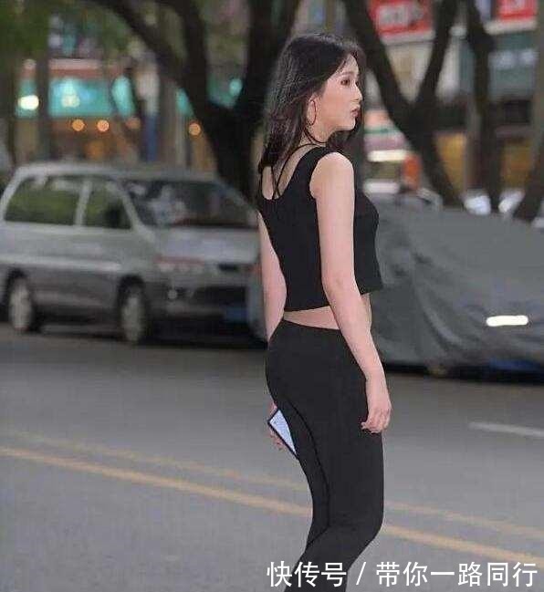 牛仔短裤 黑色个性短袖搭配牛仔短裤,轻便舒适,日常经典百搭!