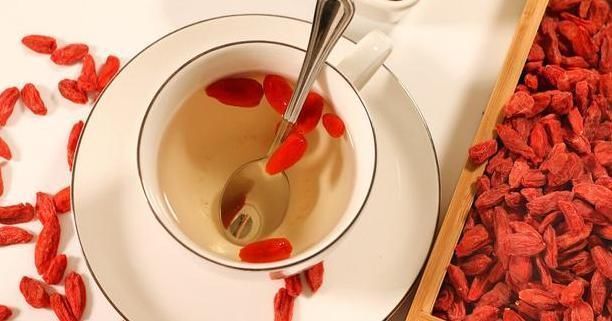 内科|内科主任:枸杞与“它”天生一对,每天坚持喝,失眠调节,精神棒