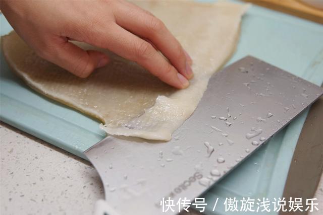 猪皮冻|做猪皮冻,记住“1揉1刮2泡”,皮冻透亮弹牙,味道正成功率高