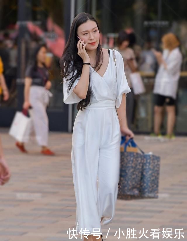 款式|一种很像裙子的裤子穿在身上为什么会这么好看!因为它有一个优点