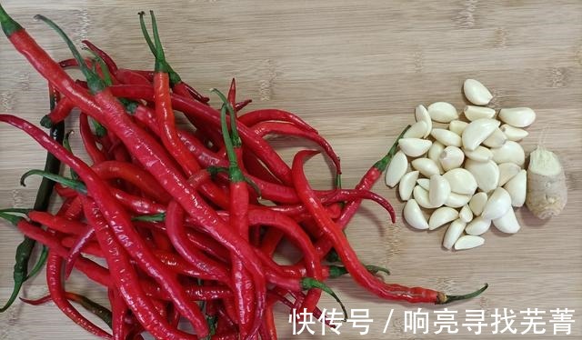 自制|秋天到了，辣椒成熟了，在家自制剁椒酱，比买的更健康美味！