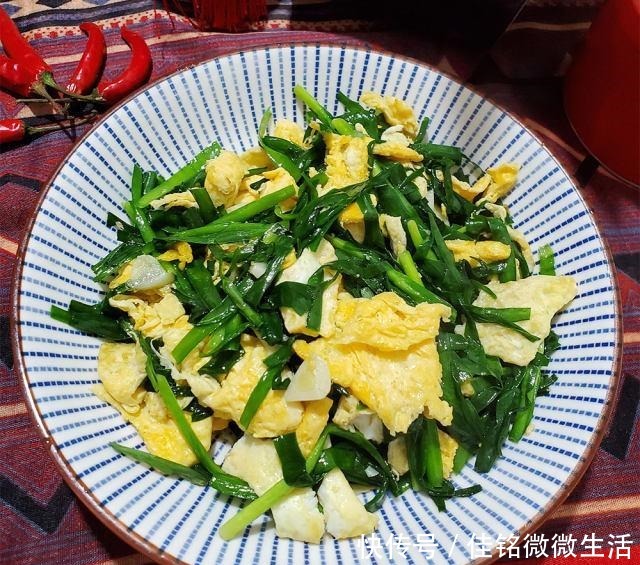 韭菜炒鸭蛋,简单又美味的营养家常小炒!